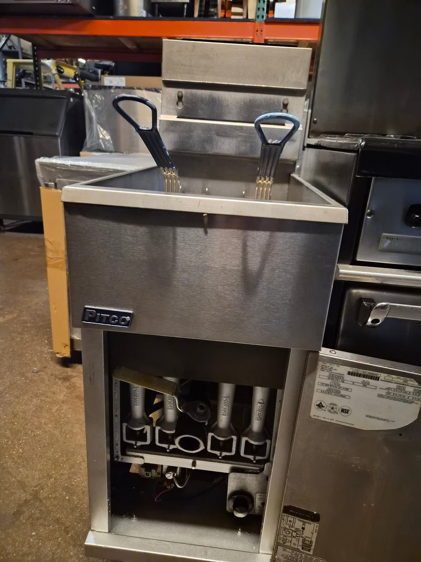 Pitco® 40D Natural Gas 40-45 lb. Stainless Steel Floor Fryer-Pre owned