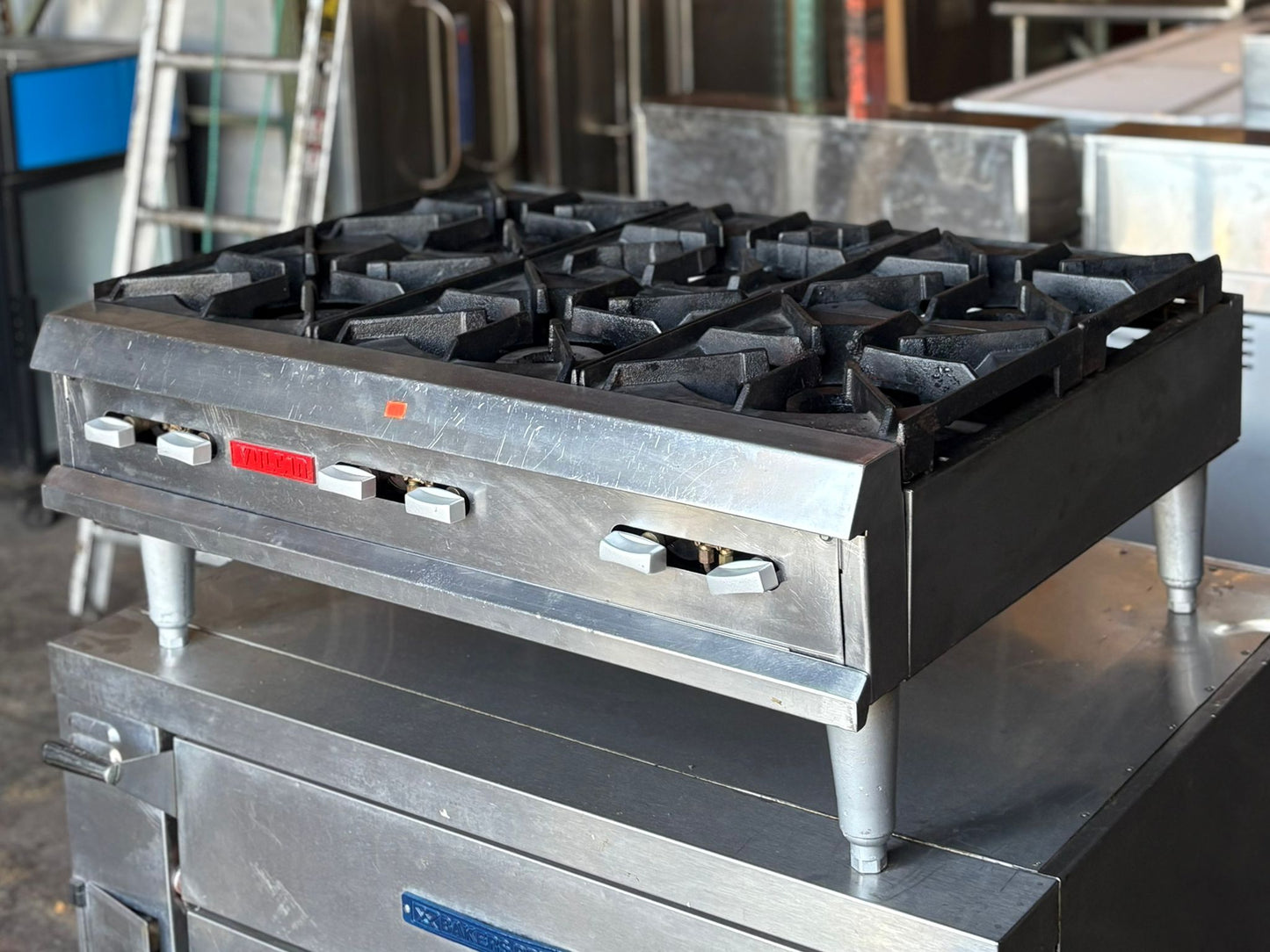 Vulcan VHP636 Natural Gas 36" 6 Burner Countertop Range - 180,000 BTU