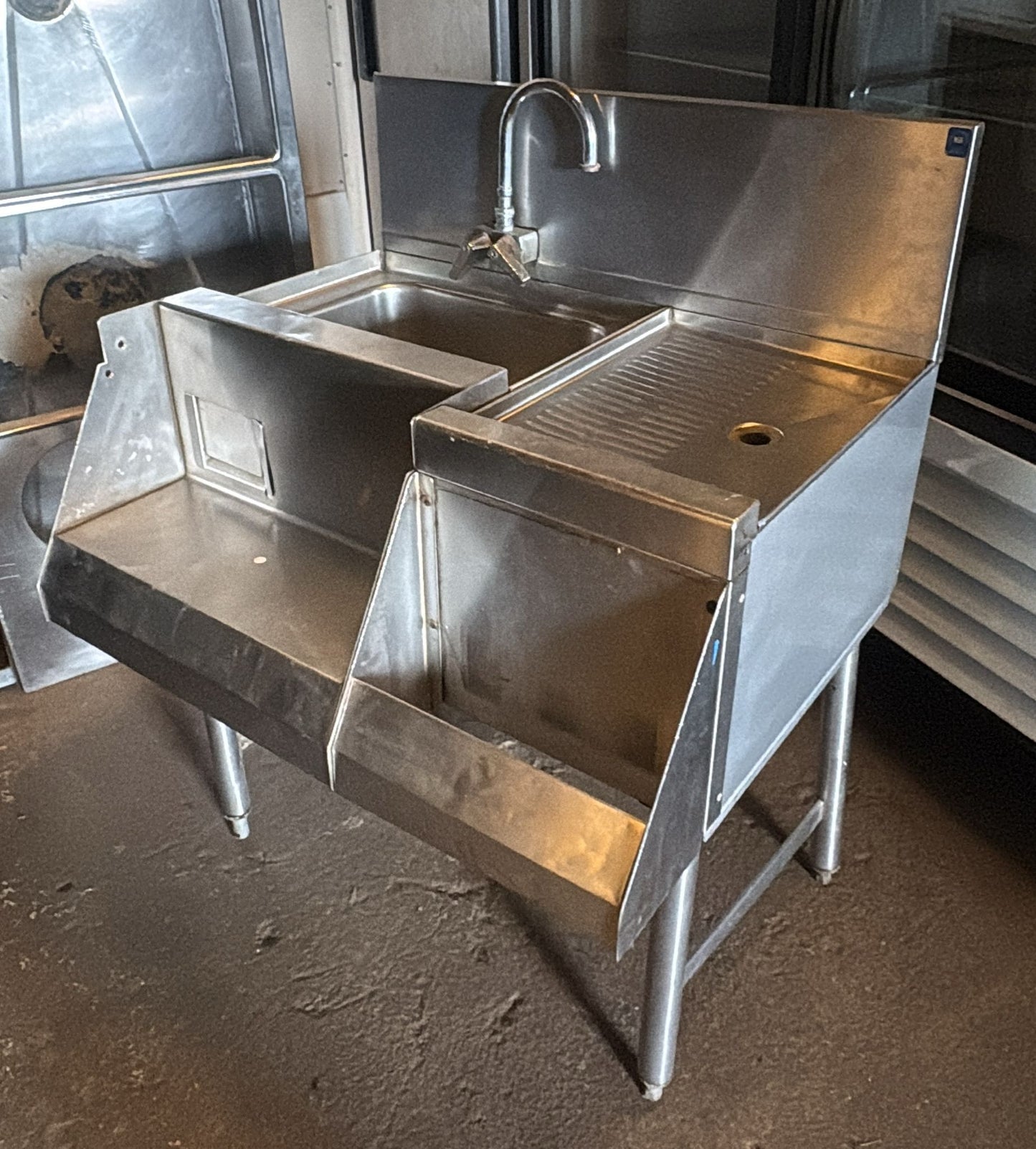 Perlick Bar Hand Sink with Drain board 30''