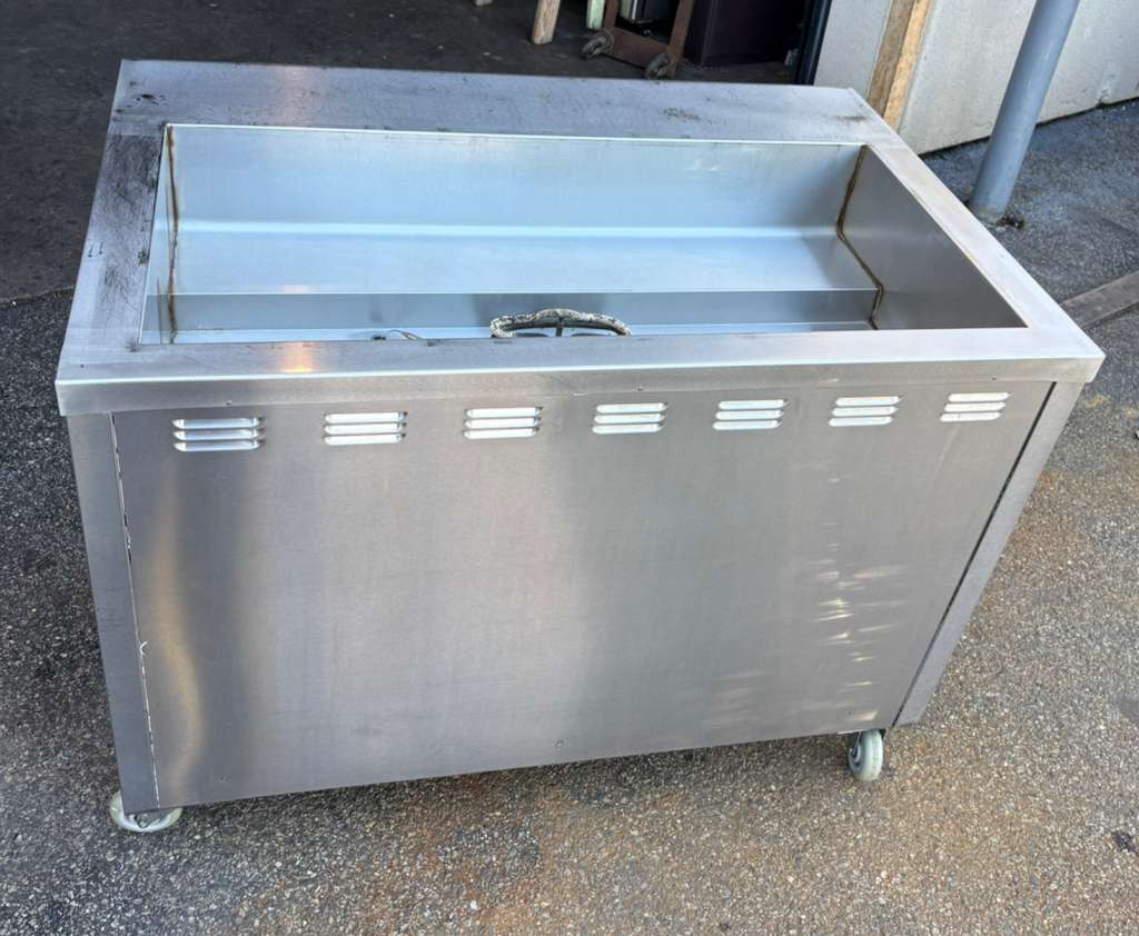 L &J Steam Table 48''x 32'' Electric 208 volt - PRE-OWNED
