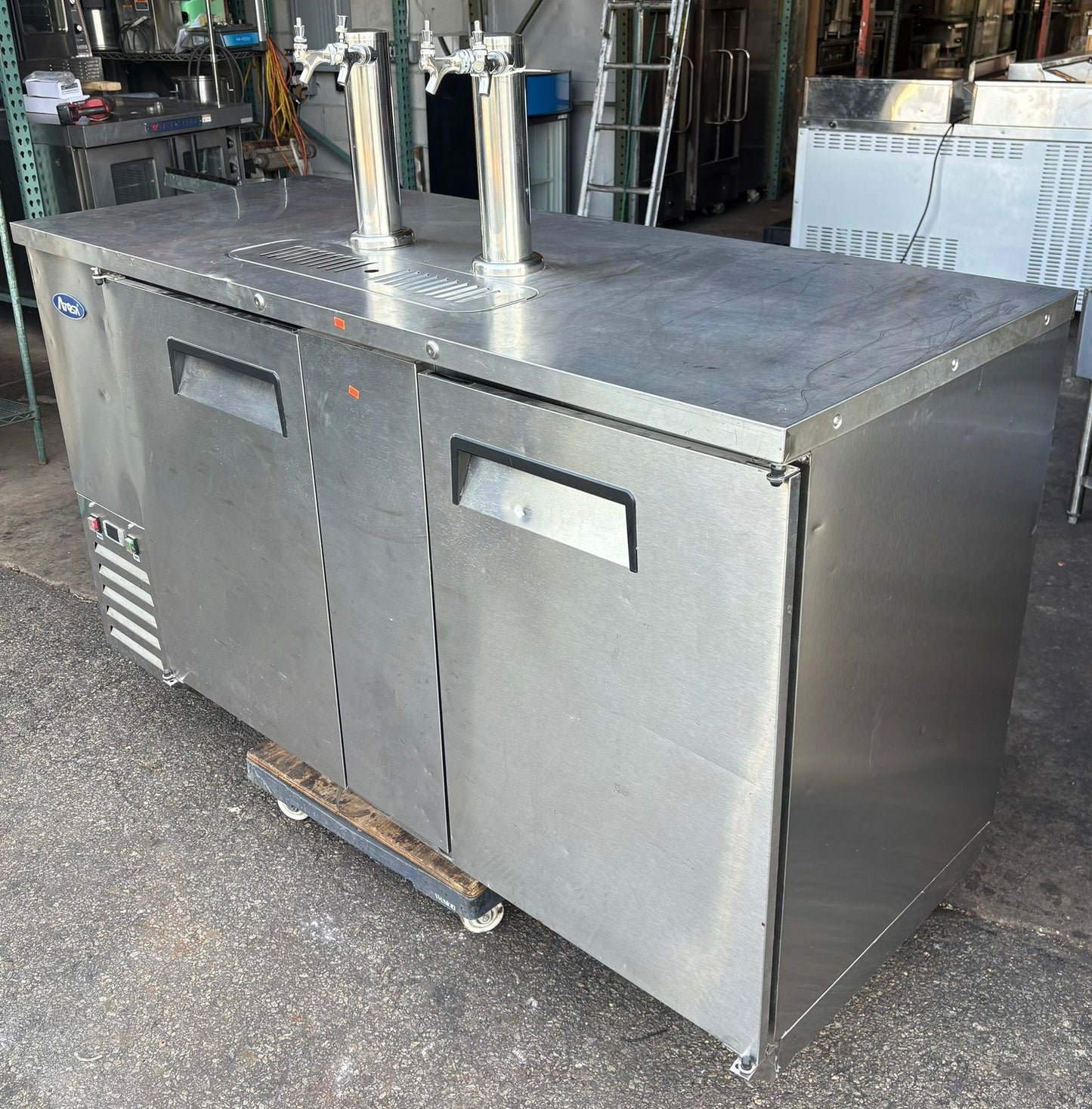 SBB69SGGRAUS2 – 69″ Black Shallow Depth Back Bar Cooler with Sliding Glass Doors