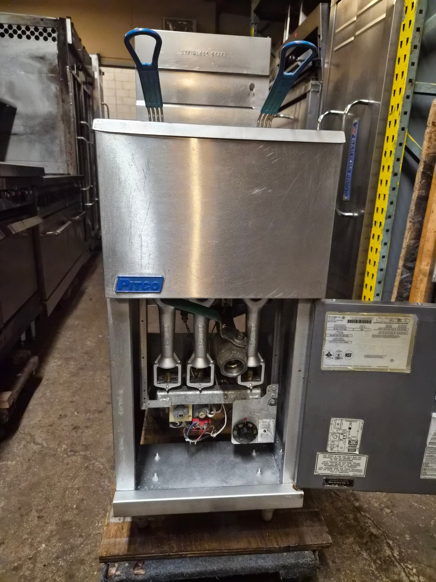 Pitco® 35C+S Natural Gas 35-40 lb. Stainless Steel Floor Fryer - Pre owned