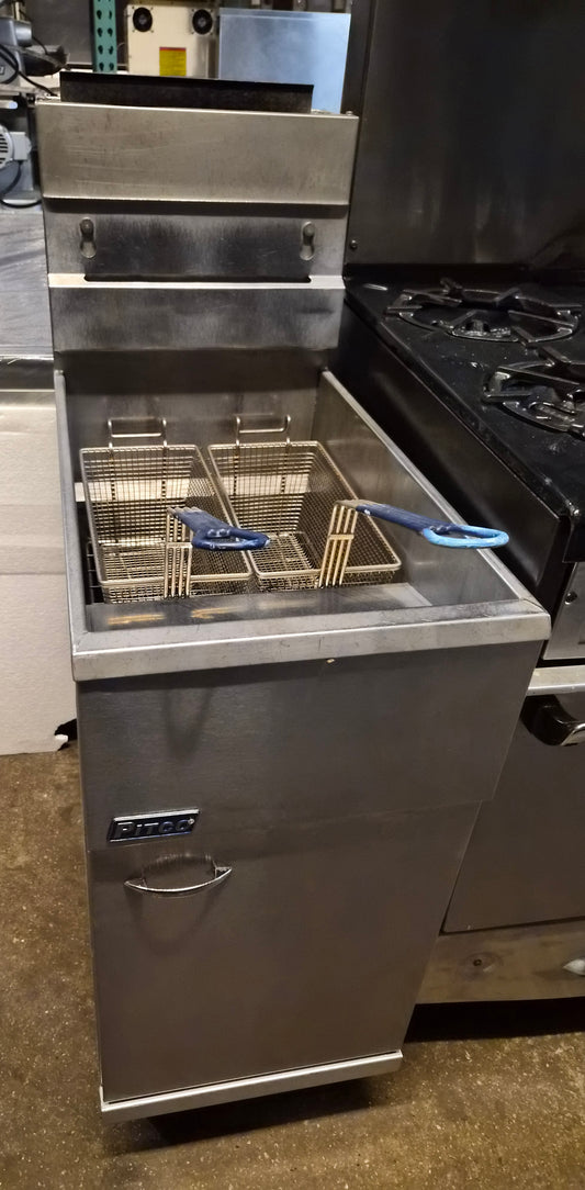 Pitco® 40D Natural Gas 40-45 lb. Stainless Steel Floor Fryer-Pre owned
