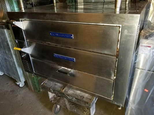 Bakers Pride Oven 42''x33'' 2 Decks of 24''x36''