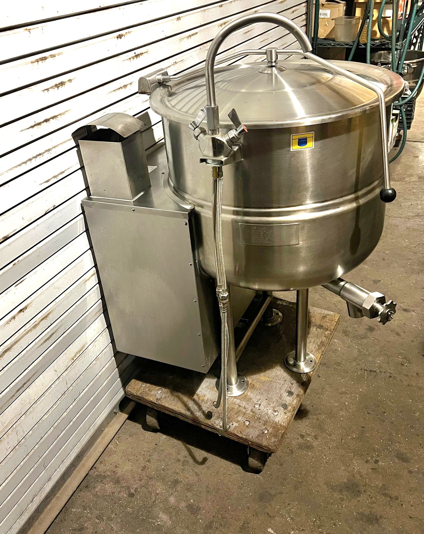 Cleveland KGL-40 Natural Gas 40 Gallon Stationary 2/3 Steam Jacketed Kettle - 140,000 BTU-PRE-OWNED
