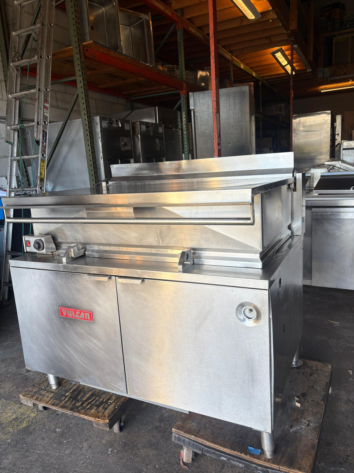 Vulcan G-40-G 40 gal. Tilt Skillet - Open Base, Strainer, Natural Gas