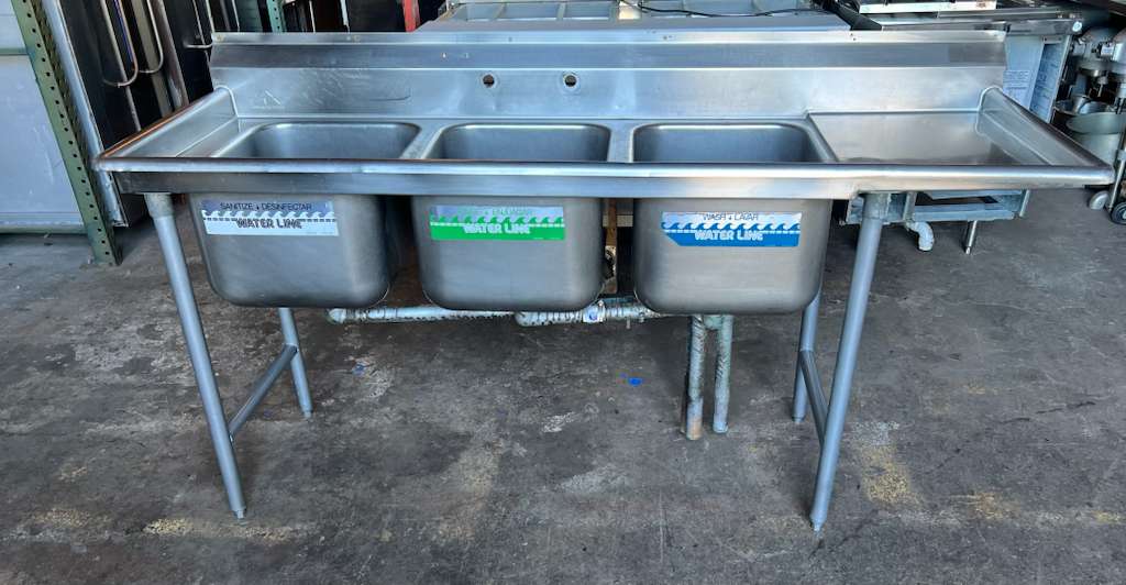 Advance Tabco T9-3-54-18R 77" 3 Compartment Sink w/ 16"L x 20"W Bowl, 12" Deep-Pre-owned