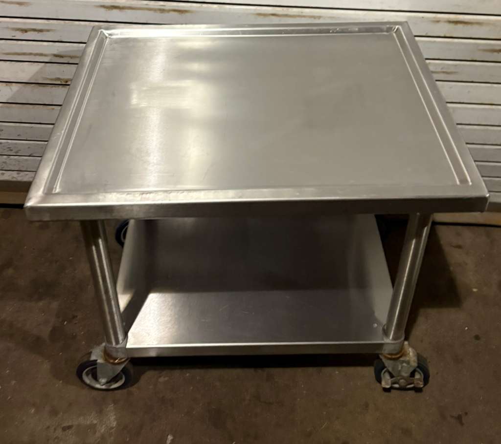 STAINLESS STEEL EQUIPMENT STAND ON CASTERS 24''X30''X27''H-PRE-OWNED