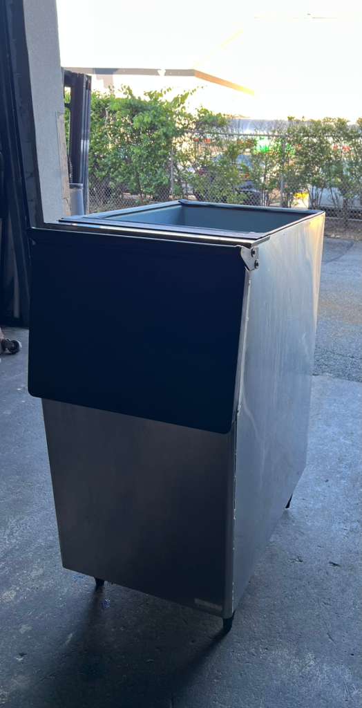 Hoshizaki B-300SF 22" Ice Bin - 300 lbs -PRE-OWNED