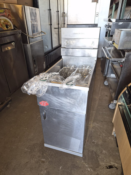 Pitco® 40D Natural Gas 40-45 lb. Stainless Steel Floor Fryer-PRE-OWNED