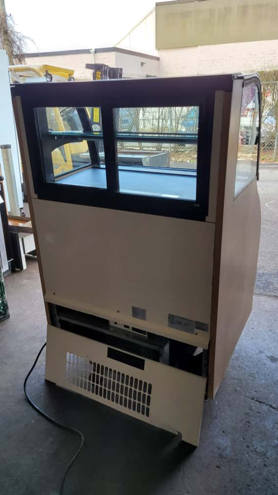 Structural Concepts Harmony  40" Refrigerated Dual Service Merchandiser Case - 120V-Pre-Owned