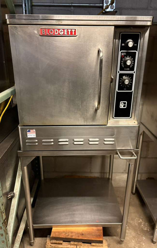Blodgett DFG-50 Premium Series Natural Gas Replacement Single Deck Base Unit Half Size Convection Oven - 27,000 BTU. PRE-OWNED-INCLUDES THE STAND