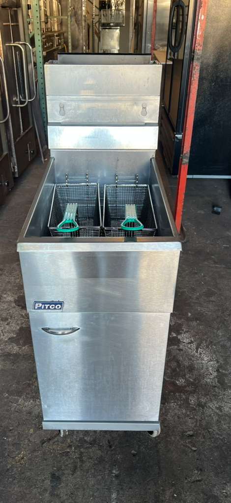 Pitco® 40D Natural Gas 40-45 lb. Stainless Steel Floor Fryer-Pre owned
