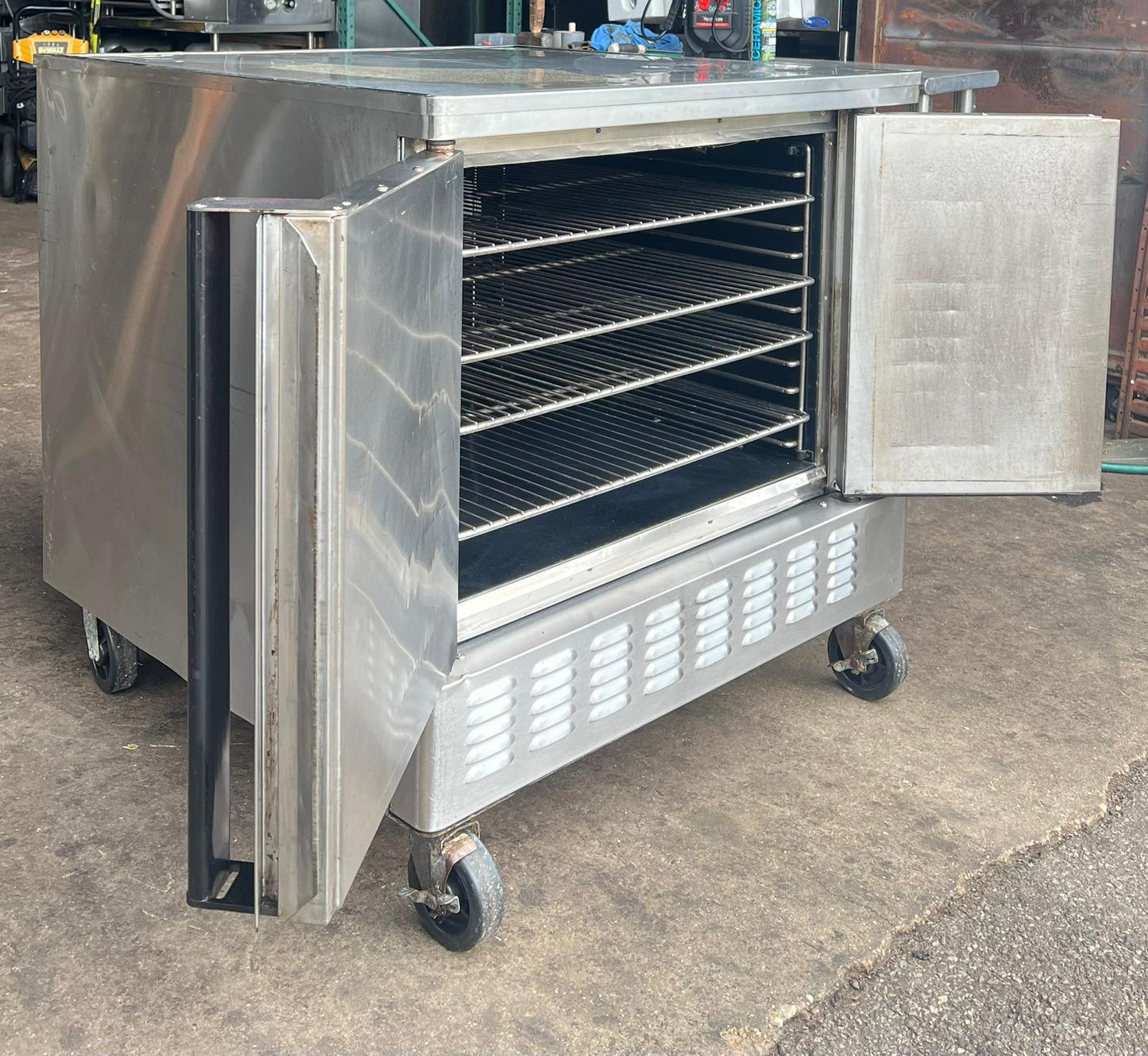 Blodgett ZEPHAIRE-100-G Single Deck Liquid Propane Full Size Standard Depth Convection Oven with Draft Diverter - 50,000 BTU-PRE-OWNED