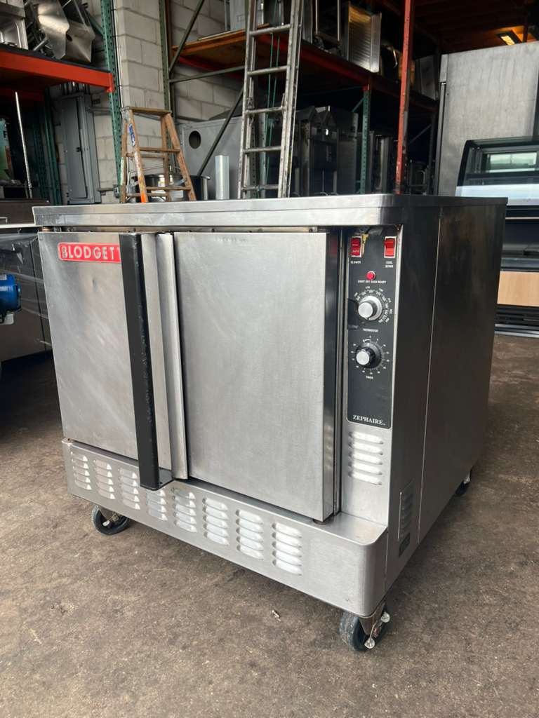 Blodgett ZEPHAIRE-100-G Single Deck Liquid Propane Full Size Standard Depth Convection Oven with Draft Diverter - 50,000 BTU-PRE-OWNED