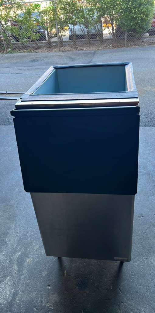 Hoshizaki B-300SF 22" Ice Bin - 300 lbs -PRE-OWNED