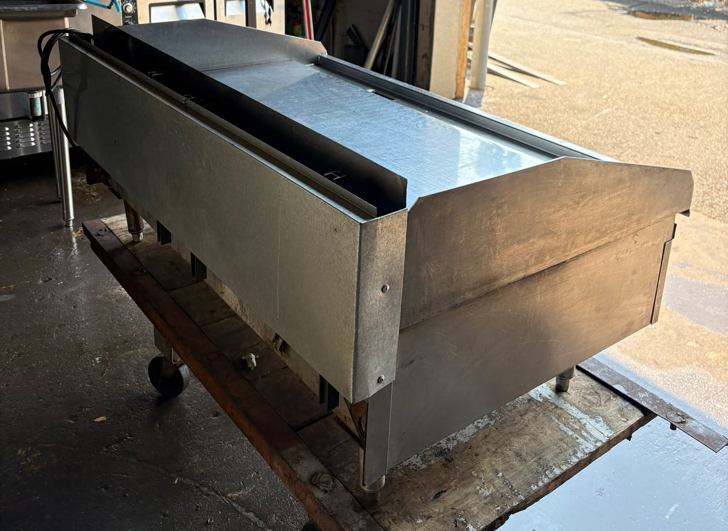 Lang 248TC 48" Countertop Gas Griddle, Snap-Action Thermostats, 1" Chrome Plated, 108.000 BTU- PRE-OWNED