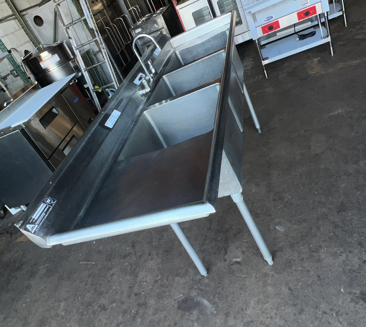 AERO Manufacturing MF3-2116-24L 84-1/4 Inch Economy Sink Three Compartment with Left Drainboard